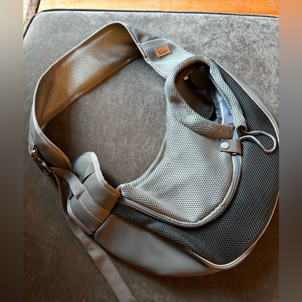 Cuby Pet Holder Sling Bag Breathable Mesh Size Medium dog or cat 10lbs